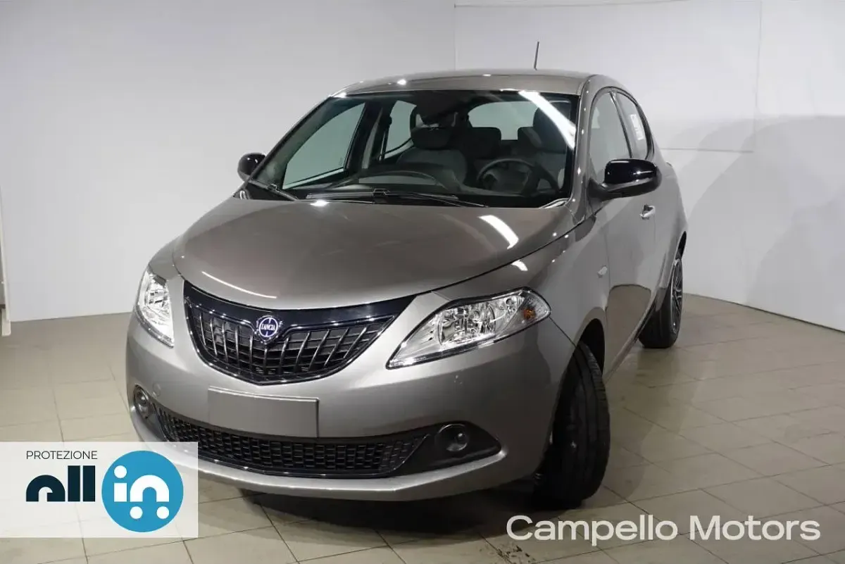 Usata Lancia Ypsilon Silver 69 CV (50 kW) 2023 Grigio pietra Utilitaria