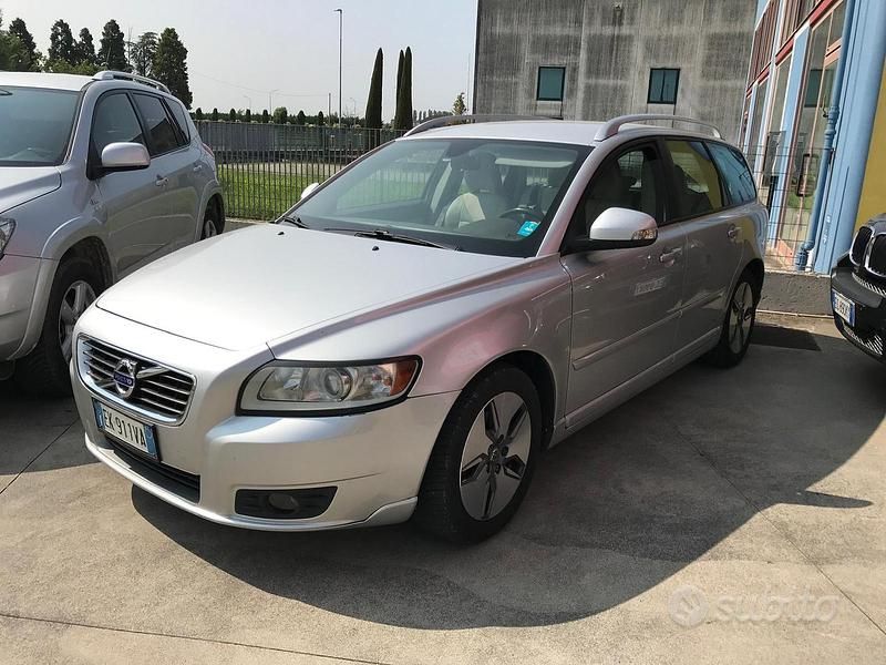 Usata Volvo V50 109 CV (80 kW) 2011 Grigio Station wagon