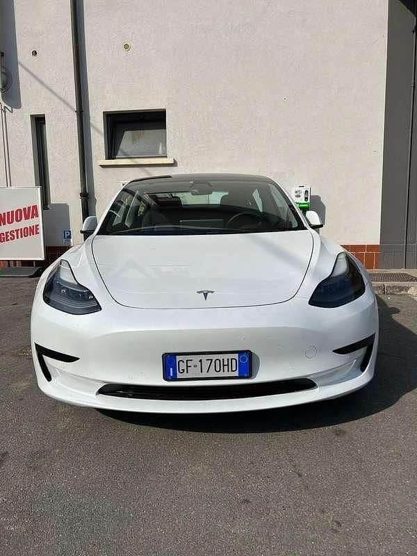 Bianco Usata 2021 Tesla Model 3 Standard Range Berlina | 25.000 € (Buon prezzo) - Immagine 1/4