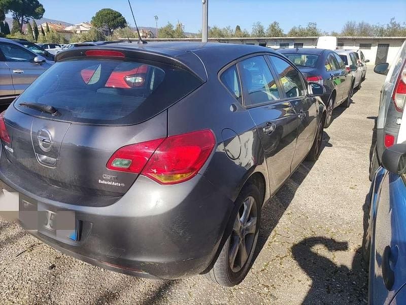 Käytetty Opel Astra Cosmo 110 HP (80 kW) 2012 Sedan