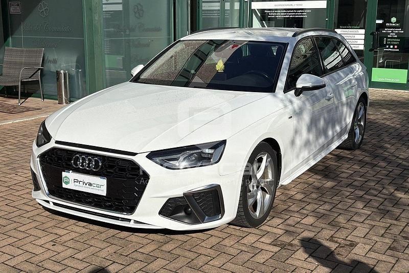 Bianco Usata 2021 Audi A4 Business Tre volumi | 22.390 € (Buon prezzo) - Immagine 1/4
