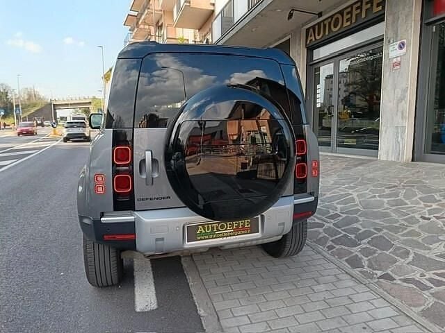 Usata Land Rover Defender SE 200 CV (147 kW) 2023 Grigio SUV