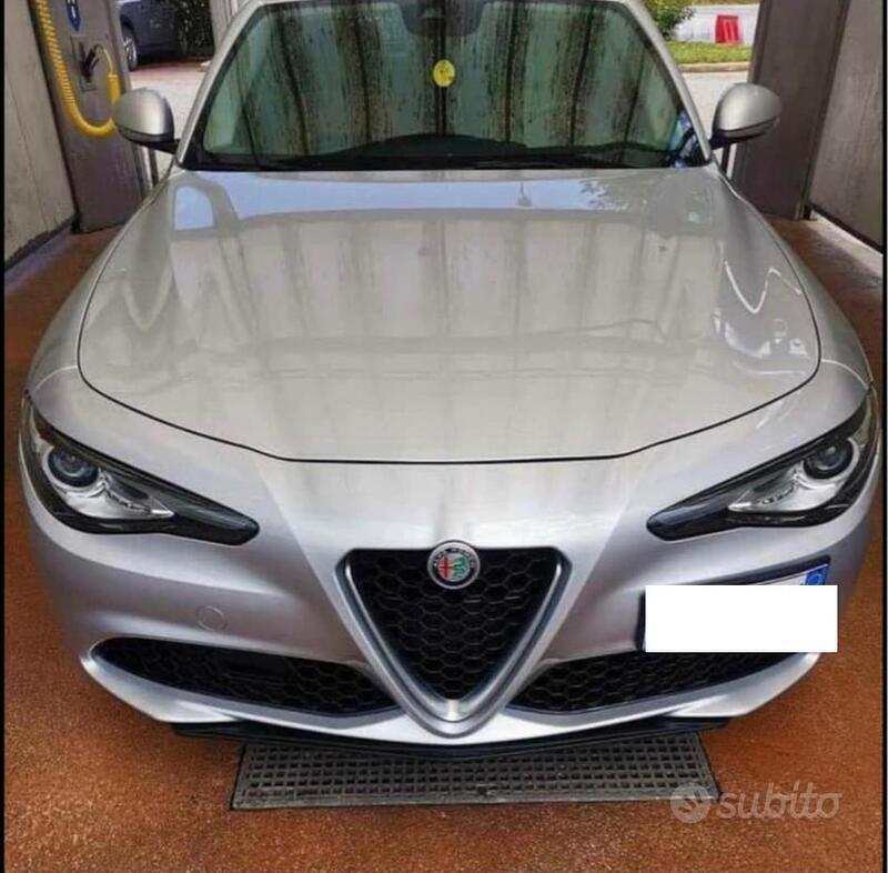 Usato 2017 Alfa Romeo Giulia 2.1 Diesel 150 CV (204.000 €)