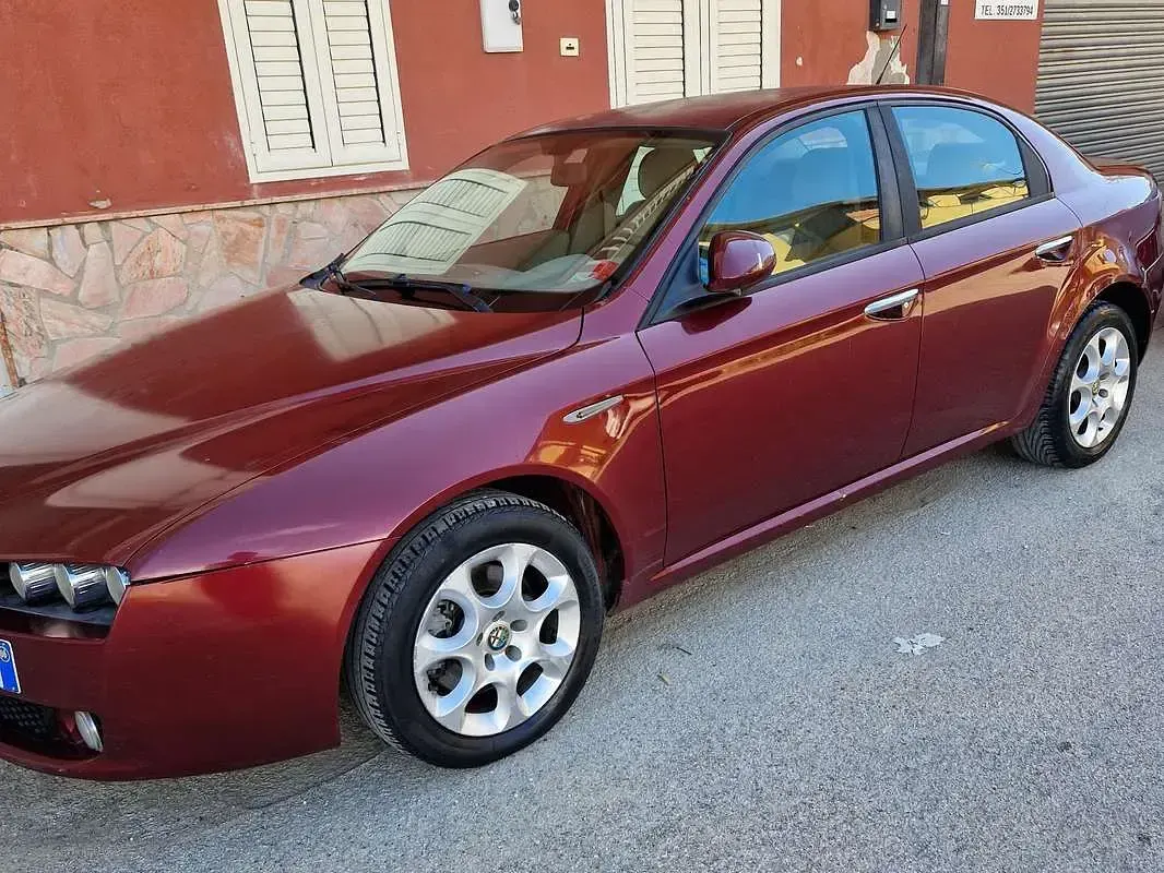 Käytetty Alfa Romeo 159 Exclusive 150 HP (110 kW) 2006 Punainen Sedan