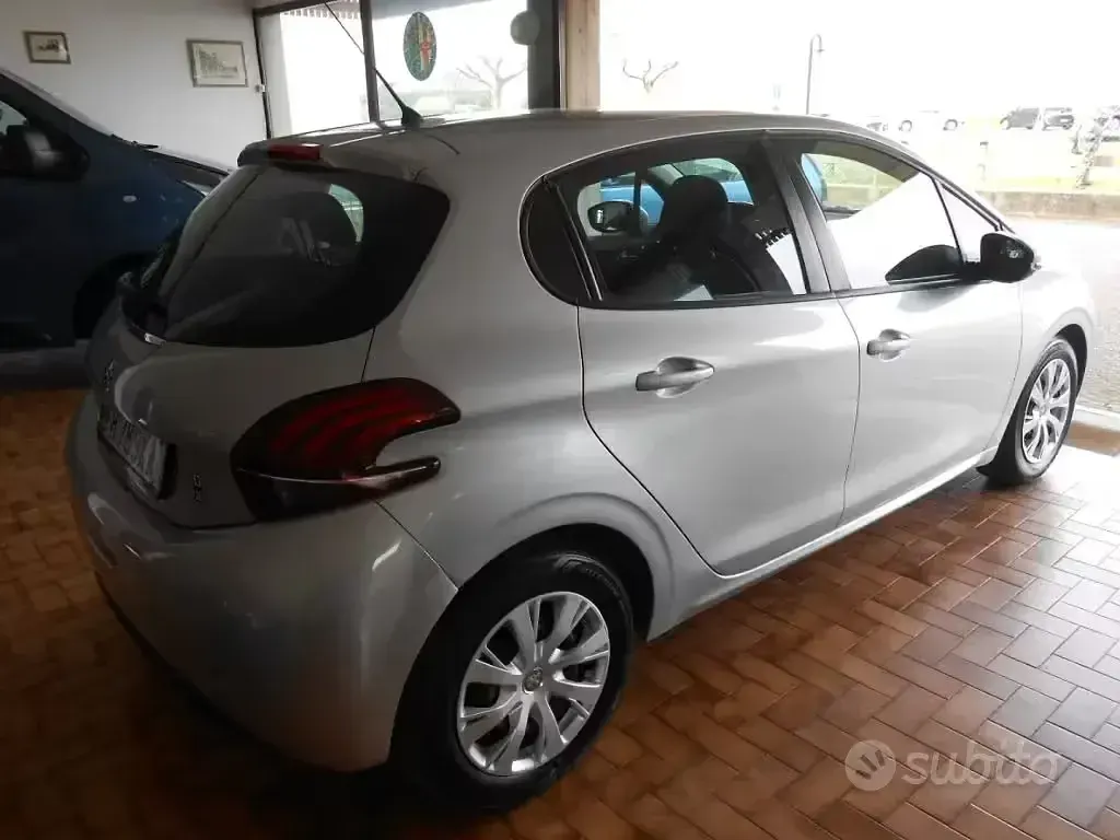 Usata Peugeot 208 75 CV (55 kW) 2017 Grigio Utilitaria