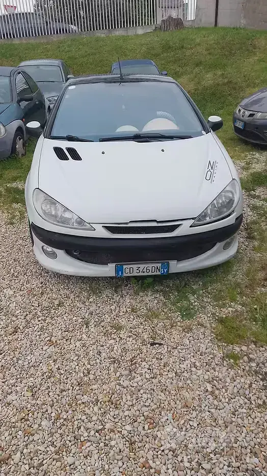 Usata Peugeot 206 109 CV (80 kW) 2003 Bianco Cabrio