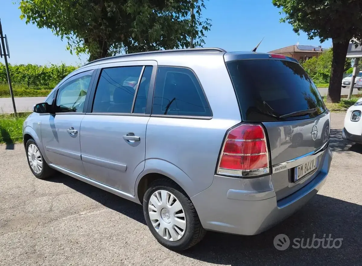 Usata Opel Zafira Cosmo 94 CV (69 kW) 2008 Grigio Monovolume