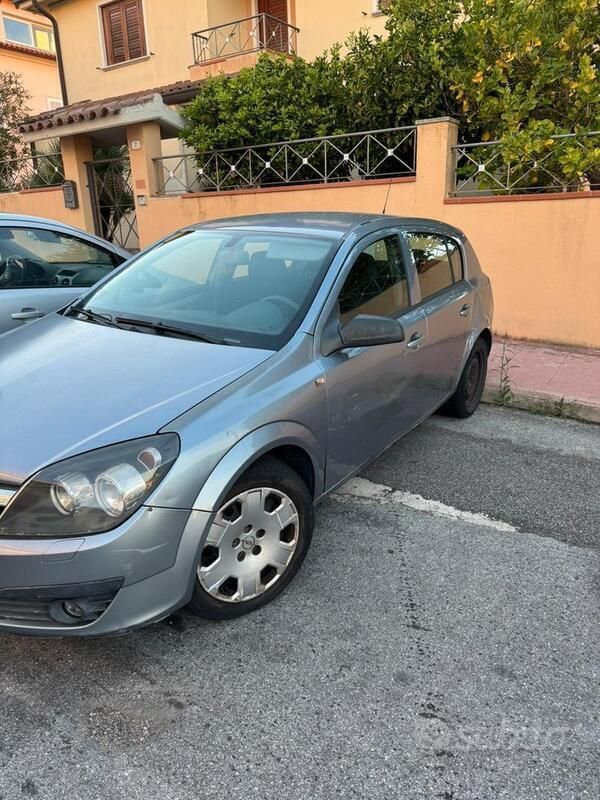 Grigio Usata 2005 Opel Astra Club Tre volumi | 900 € (Ottimo prezzo) - Immagine 1/4