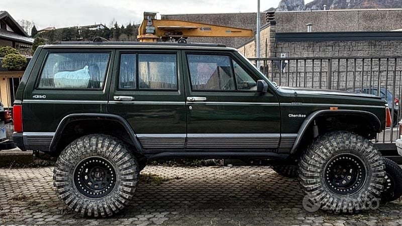 Verde Usata 1996 Jeep Cherokee SUV | 5900 € - Immagine 1/4