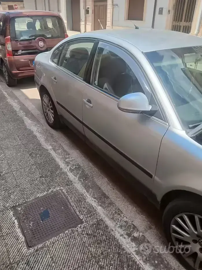 Usata VW Passat 130 CV (95 kW) 2003 Grigio Berlina