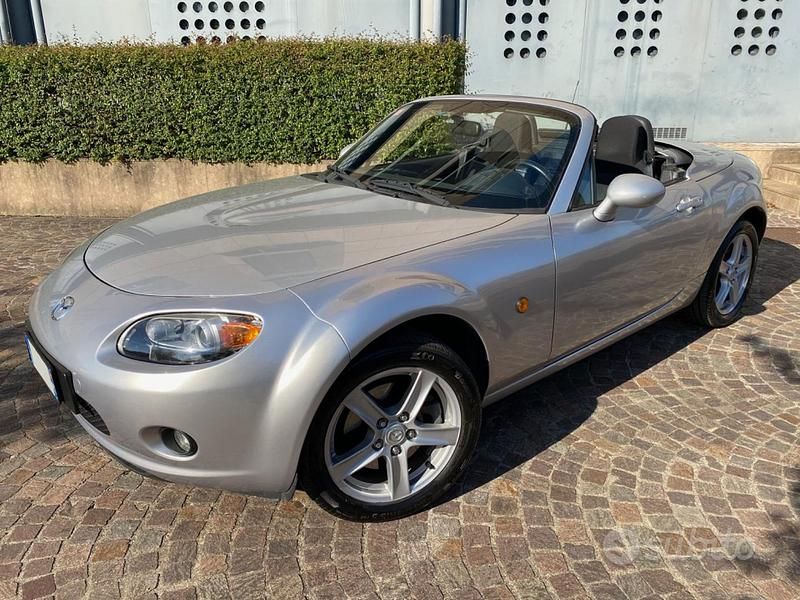 Usata Mazda MX5 126 CV (92 kW) 2007 Argento Cabrio