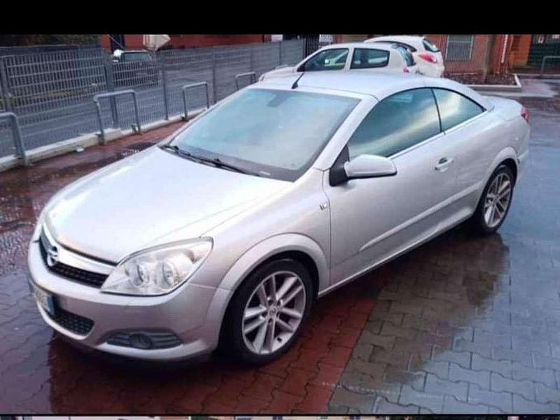 Usata Opel Astra Cabriolet Enjoy 150 CV (110 kW) 2009 Argento Cabrio