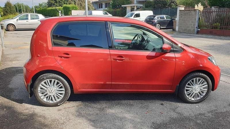 Usata VW up! Move 65 CV (47 kW) 2023 Kings red met Utilitaria