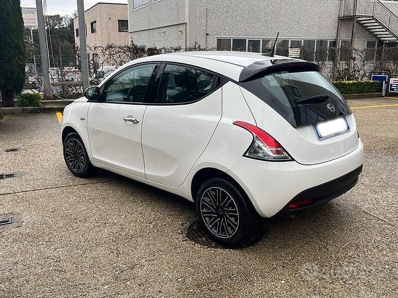 Usata Lancia Ypsilon S 69 CV (50 kW) 2023 Bianco Utilitaria