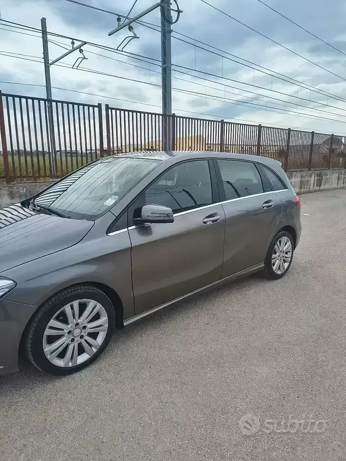 Usata Mercedes B180 95 CV (69 kW) 2013 Grigio Utilitaria