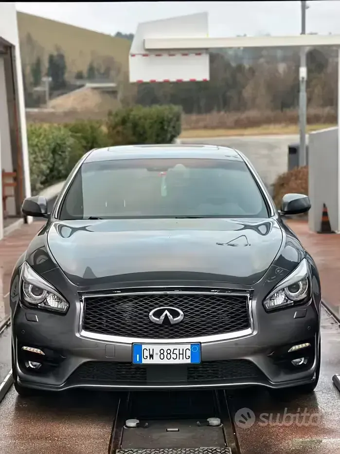 Usata Infiniti Q70 170 CV (125 kW) 2016 Berlina