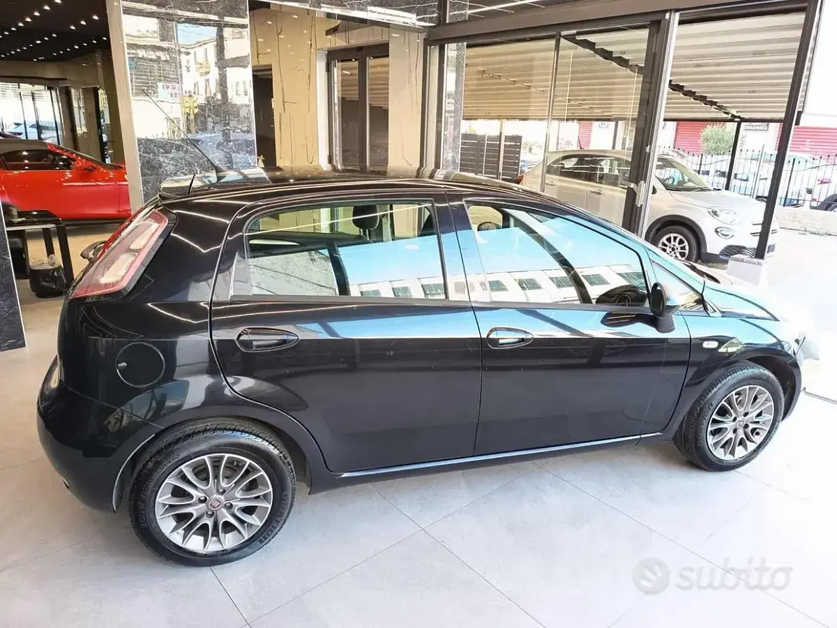 Usata Fiat Punto Evo S 69 CV (50 kW) 2012 Grigio scuro Utilitaria