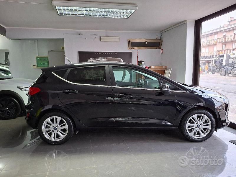 Begagnad Ford Fiesta Titanium 75 HK (55 kW) 2023 Svart Halvkombi