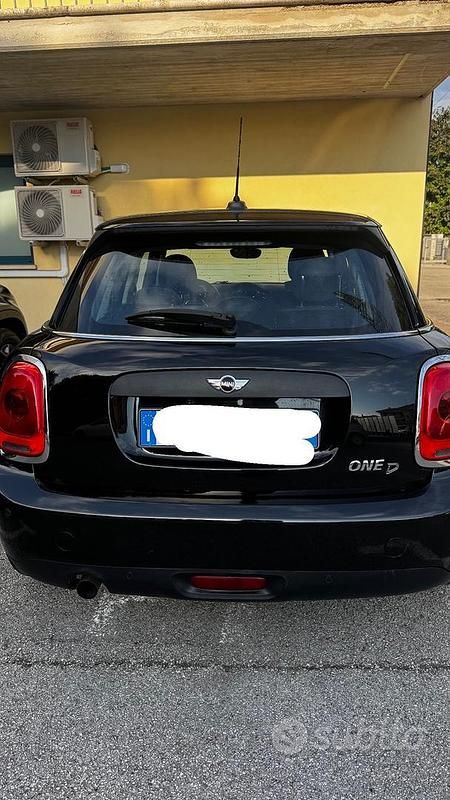 Begagnad Mini One D 102 HK (75 kW) 2017 Svart Halvkombi