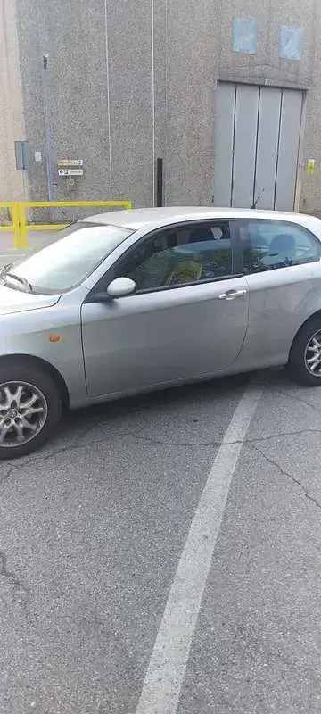 Usata Alfa Romeo 147 Progression 105 CV (77 kW) 2002 Utilitaria