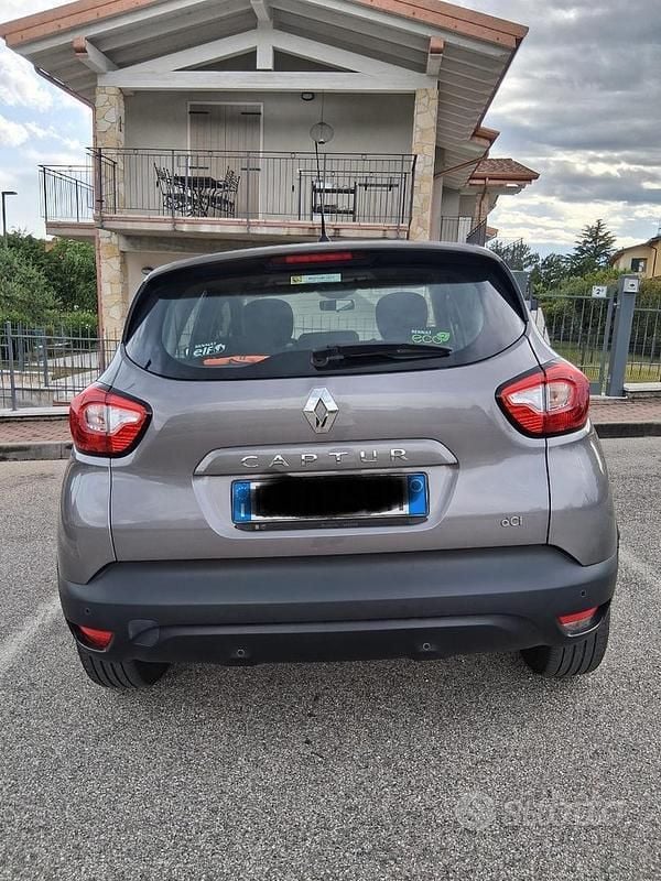 Usata Renault Captur 90 CV (66 kW) 2014 Grigio SUV