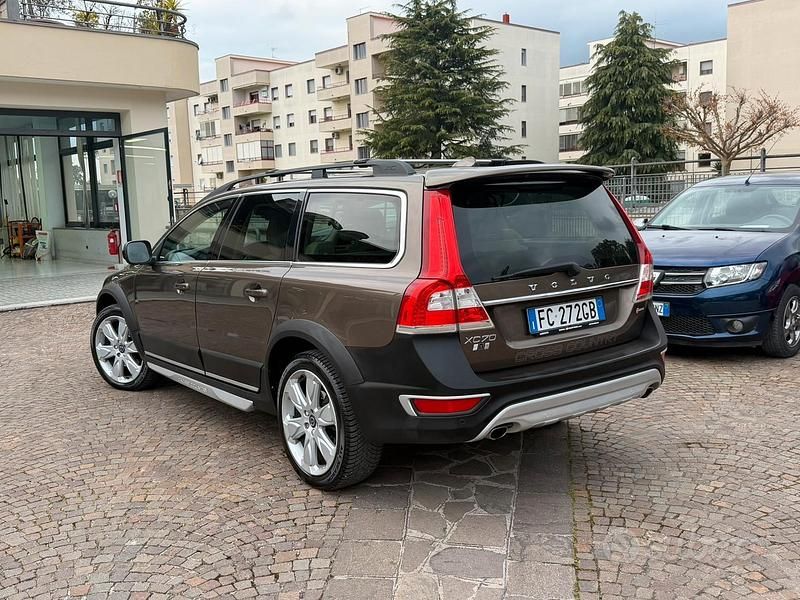 Usata Volvo XC70 181 CV (133 kW) 2016 Marrone Station wagon