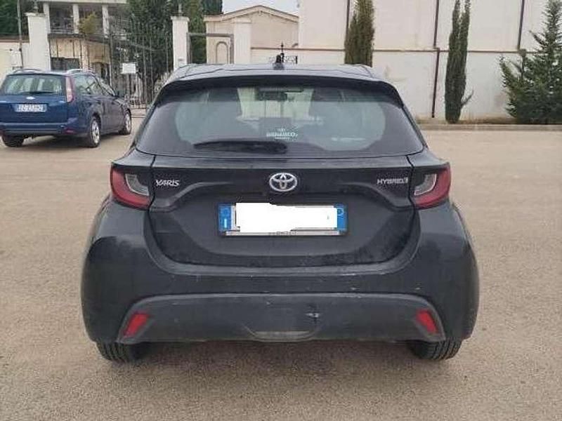 Usata Toyota Yaris Hybrid Cool 75 CV (55 kW) 2021 Blu/azzurro Berlina