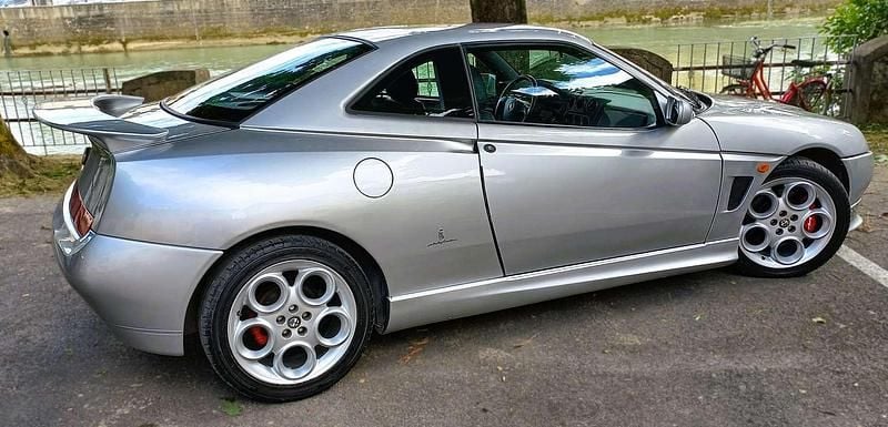 Second-hand Alfa Romeo GTV 150 CP (110 kW) 2001 Argintiu Coupe