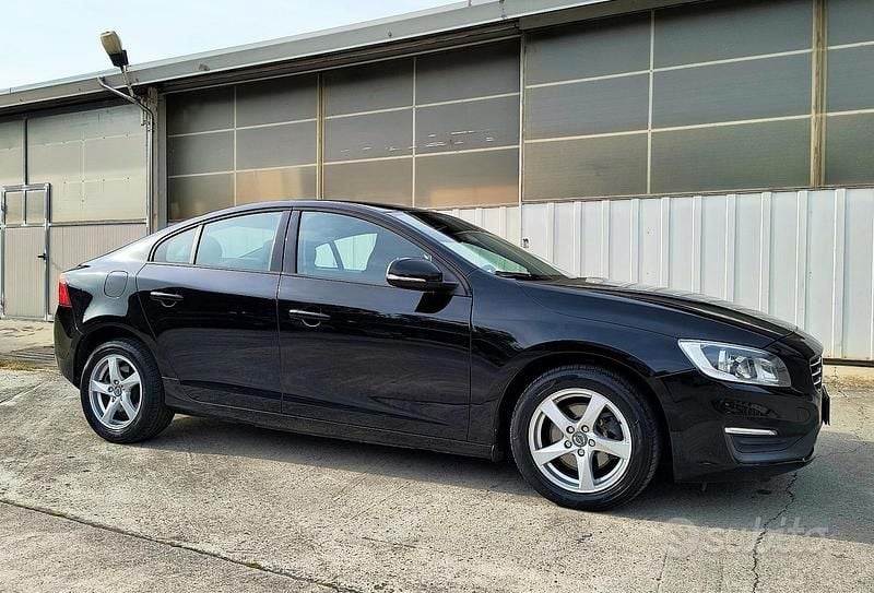 Usata Volvo S60 150 CV (110 kW) 2015 Nero Berlina