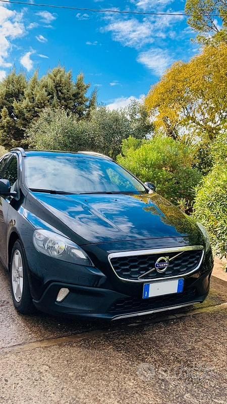 Usata Volvo V40 CC Momentum 115 CV (84 kW) 2015 Nero Station wagon