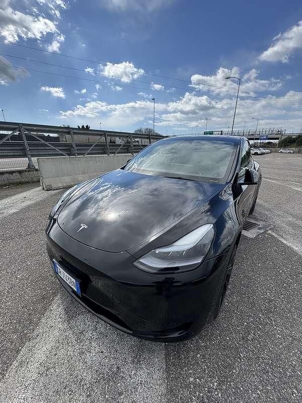 Usata 2023 Tesla Model Y RWD SUV | 32.000 € (Buon prezzo) - Immagine 1/4