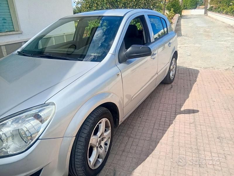 Usata Opel Astra 90 CV (66 kW) 2008 Grigio Utilitaria