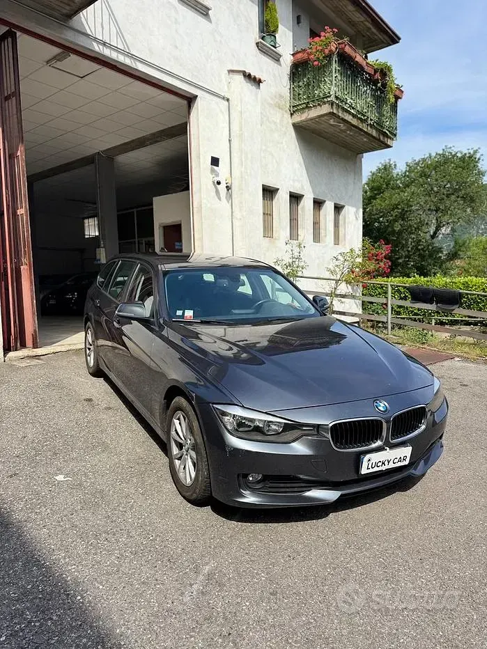 Usata BMW 318 Sport Line 143 CV (105 kW) 2015 Grigio Berlina