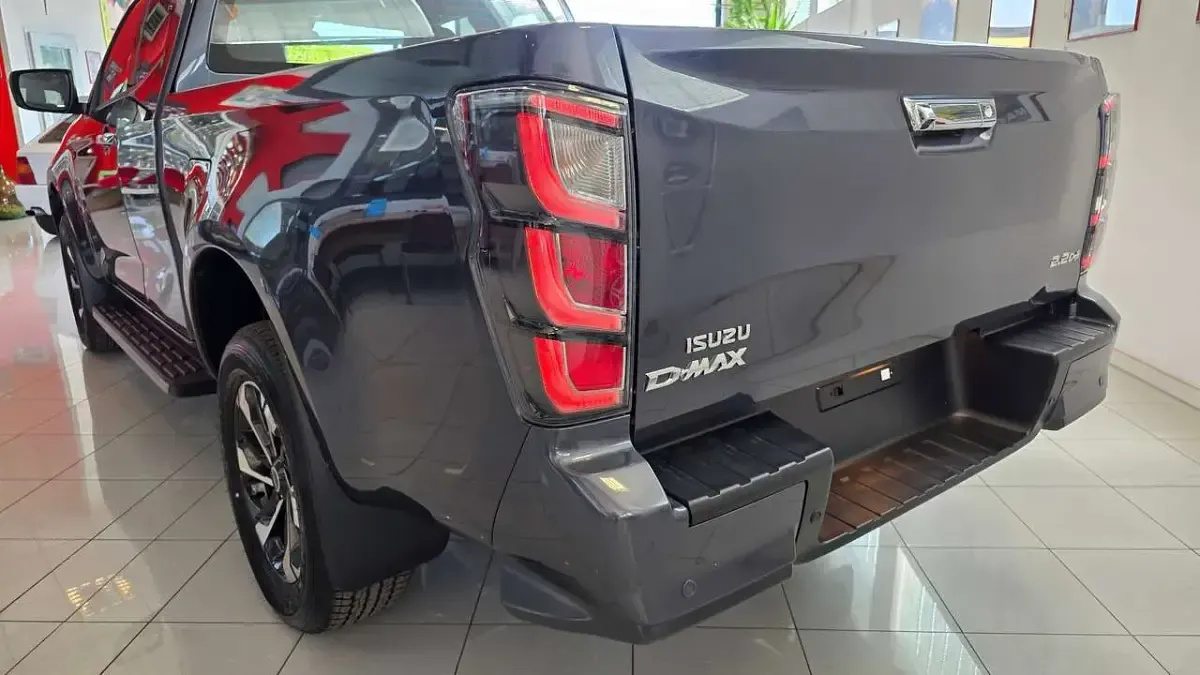Nuova Isuzu D-Max 164 CV (120 kW) 2026 Obsidian gray mica Pick-up