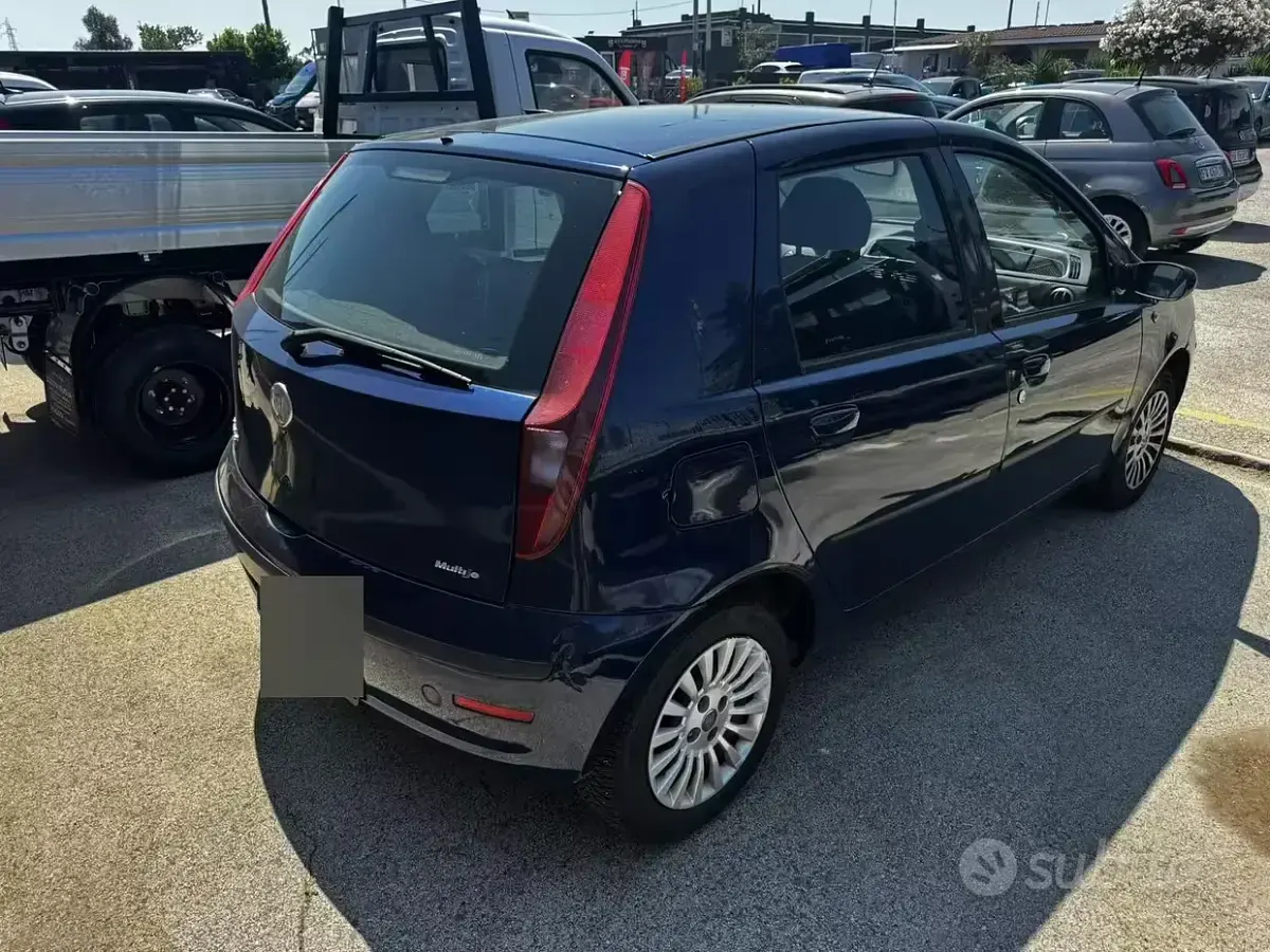 Usata Fiat Punto Classica 69 CV (50 kW) 2009 Bluazzurro Utilitaria