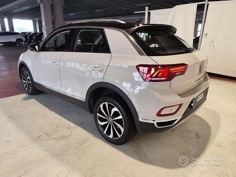 Usata VW T-Roc Life 110 CV (80 kW) 2023 Bianco SUV