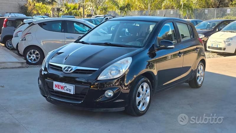 Usata Hyundai i20 Edition 78 CV (57 kW) 2012 Nero Utilitaria
