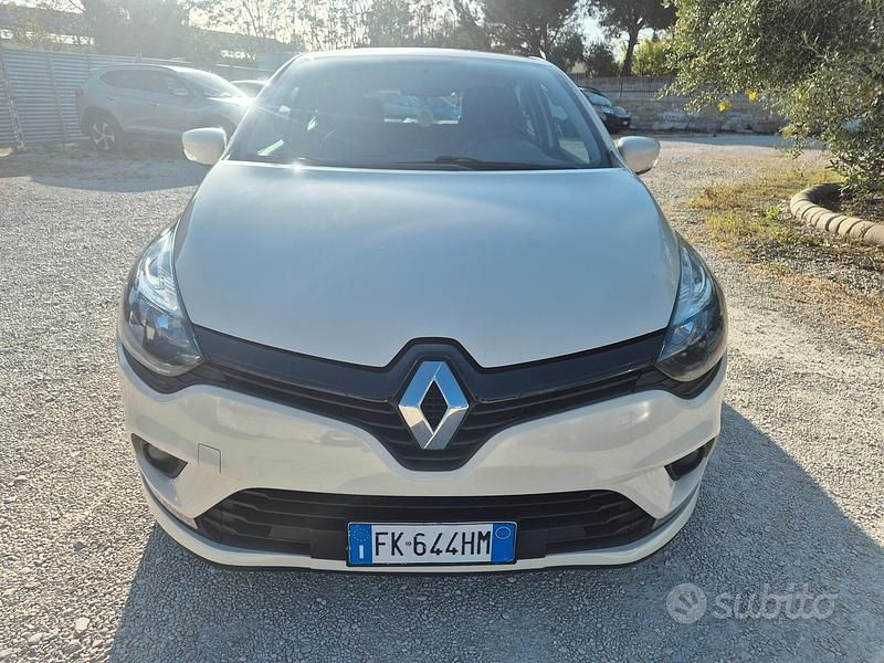 Usata Renault Clio IV Zen 75 CV (55 kW) 2017 Beige Berlina