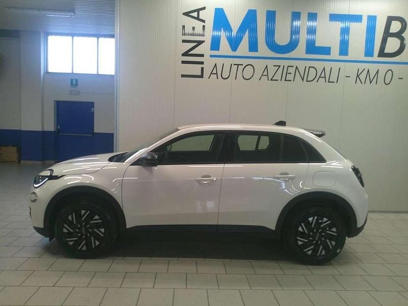 Nuova Fiat 600 101 CV (74 kW) 2025 Nero SUV