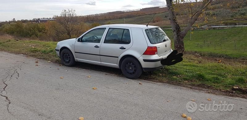 Usata VW Golf IV 110 CV (80 kW) 2001 Grigio Utilitaria