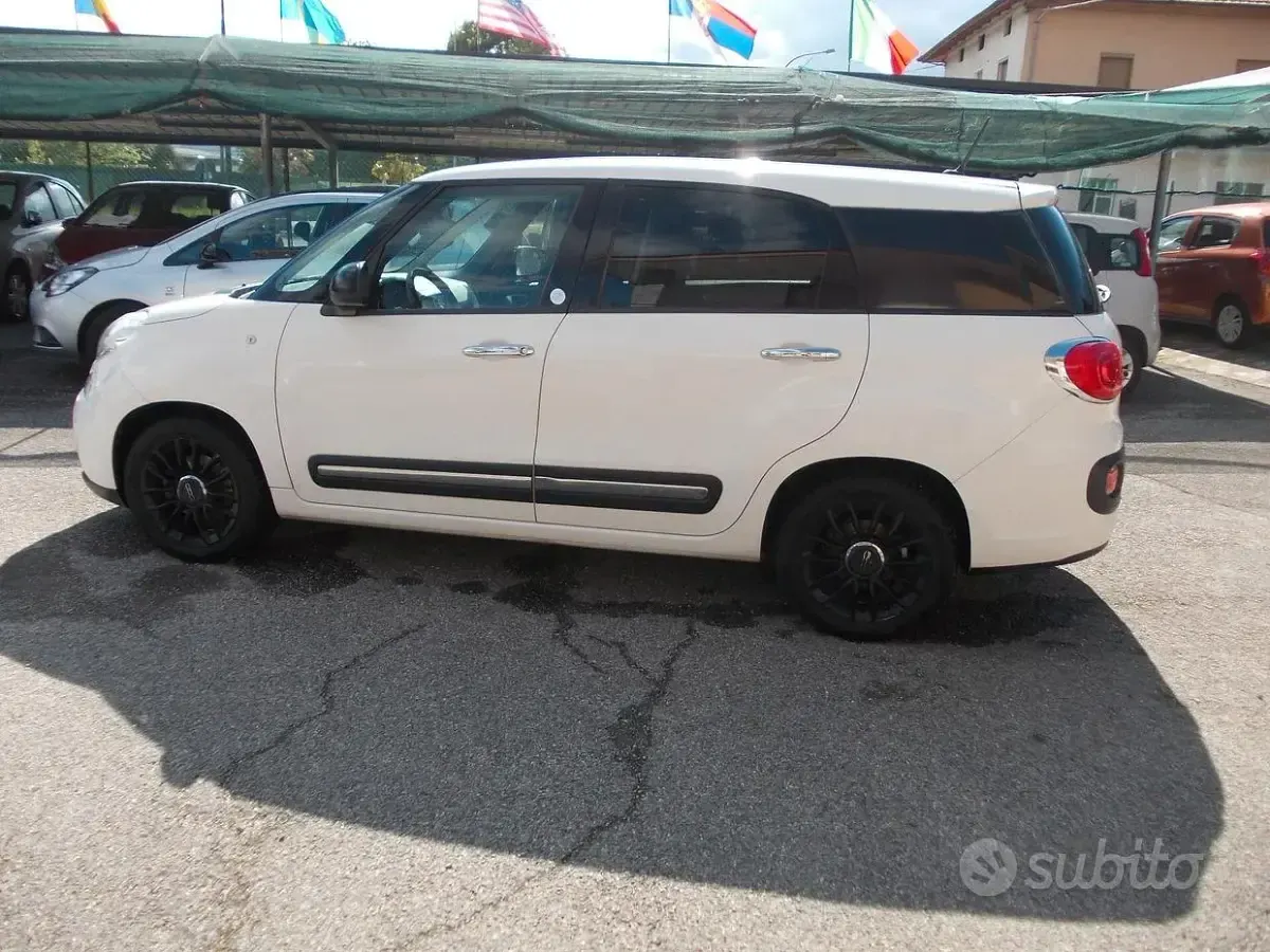 Gebraucht Fiat 500L Living 105 PS (77 kW) 2014 Weiß Van / Kleinbus