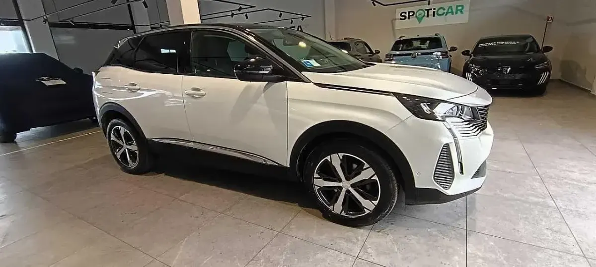 Usata Peugeot 3008 Allure 131 CV (96 kW) 2022 Bianco SUV
