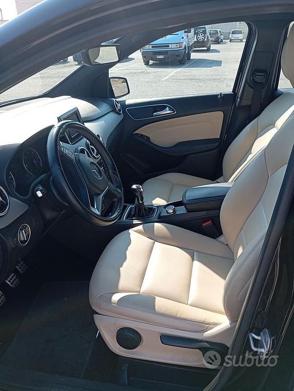 Usata Mercedes B180 2012 Nero Monovolume