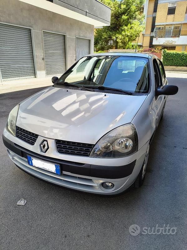 Usata Renault Clio II 65 CV (47 kW) 2003 Grigio Utilitaria