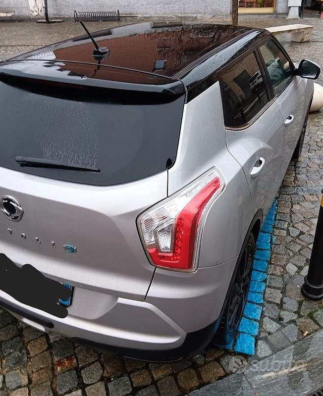 Usata Ssangyong (KGM) Tivoli 115 CV (84 kW) 2015 Grigio SUV