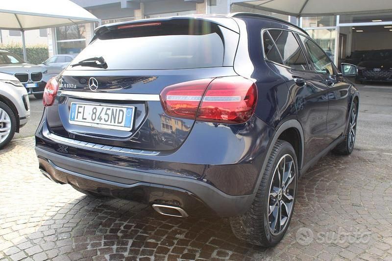 Usata Mercedes GLA180 109 CV (80 kW) 2018 Blu SUV