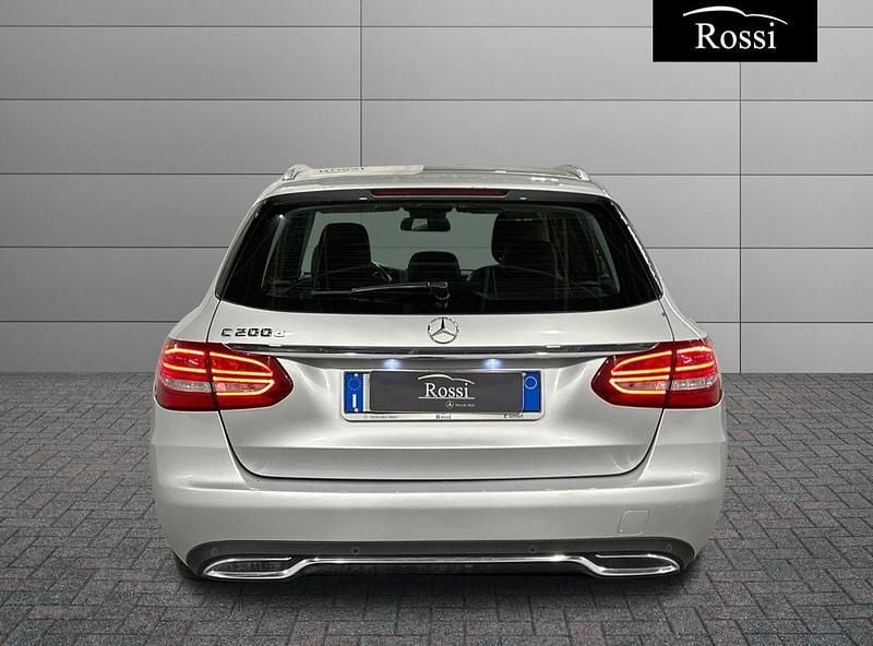 Usata Mercedes 200 Sport 136 CV (100 kW) 2015 Nero Station wagon