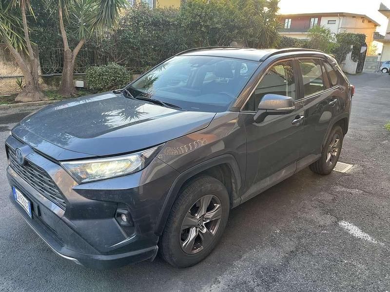 Usata Toyota RAV4 Hybrid Active 178 CV (130 kW) 2022 Grigio SUV