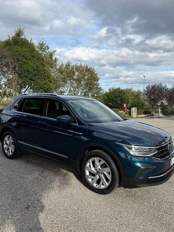 Usata VW Tiguan Life 150 CV (110 kW) 2021 Blu/azzurro SUV
