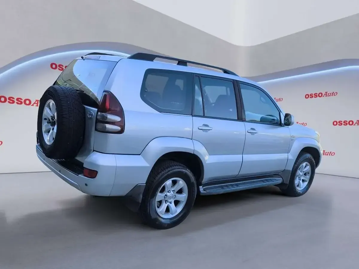 Usata Toyota Land Cruiser 166 CV (122 kW) 2006 Argento SUV